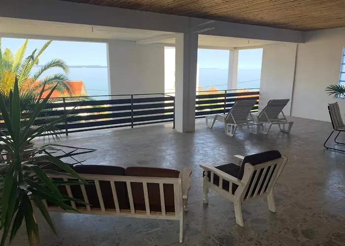 公寓 With Large Seaview Terrace *